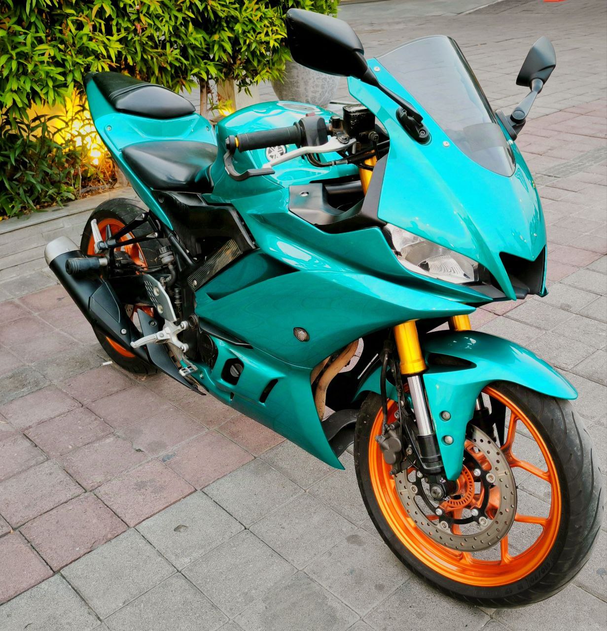 Yamaha R25 ABS Sportbike