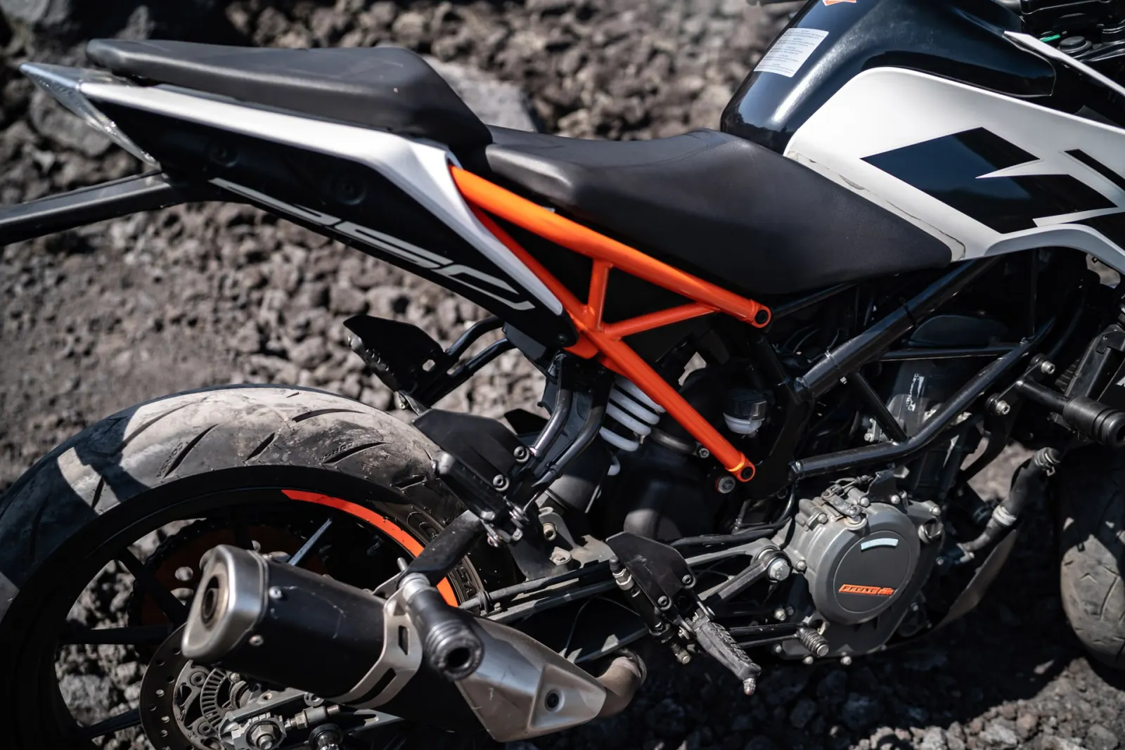 KTM Duke 250 ABS White 3