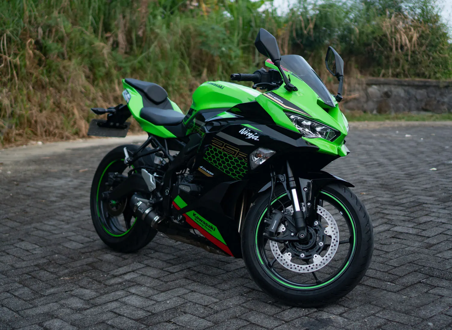 Kawasaki Ninja ZX25R 4 cylinders