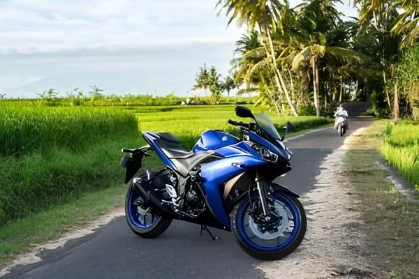 Yamaha R25 2