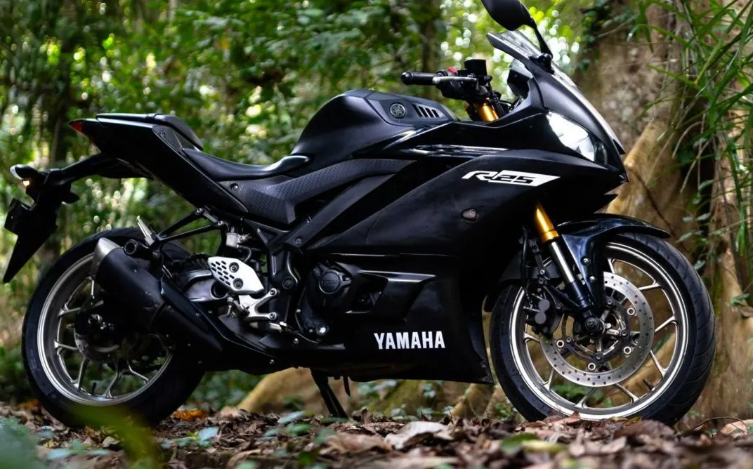 Yamaha R25 ABS Black 2