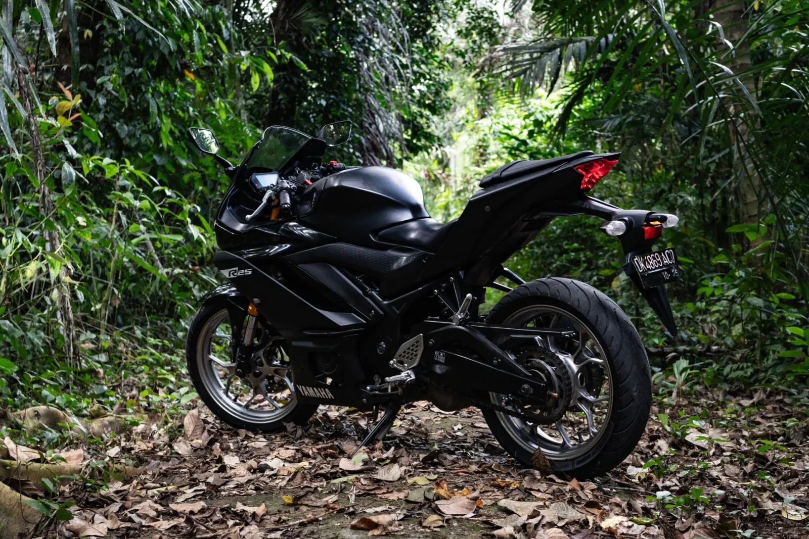 Yamaha R25 ABS Black 3