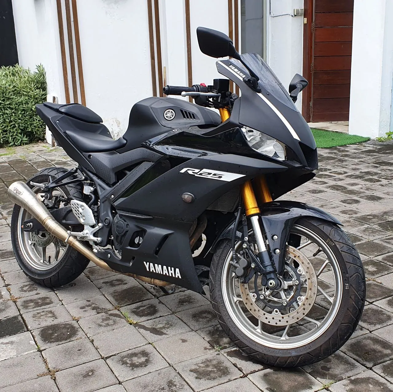 Yamaha R25 ABS Black 7