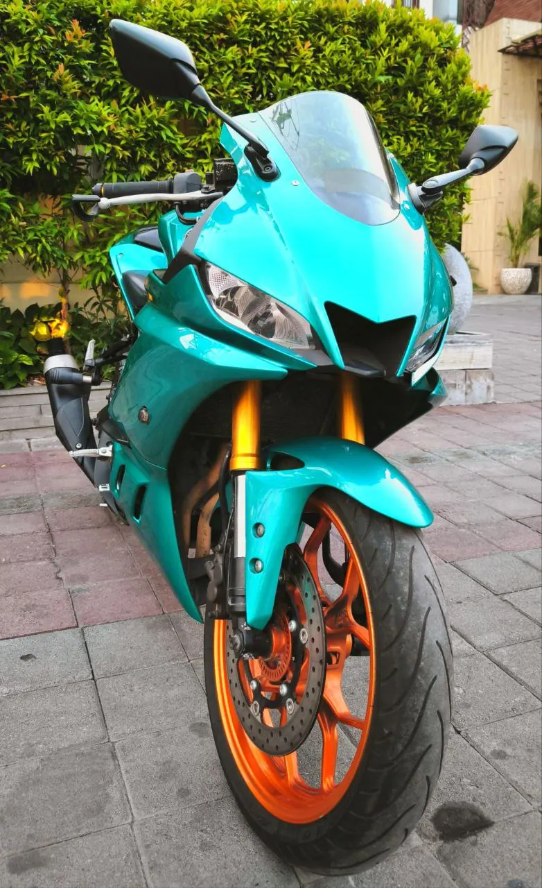 Yamaha R25 ABS Sportbike 2
