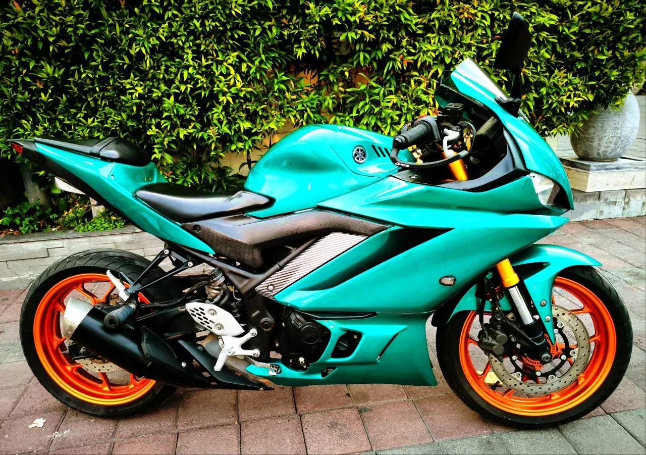 Yamaha R25 ABS Sportbike 3