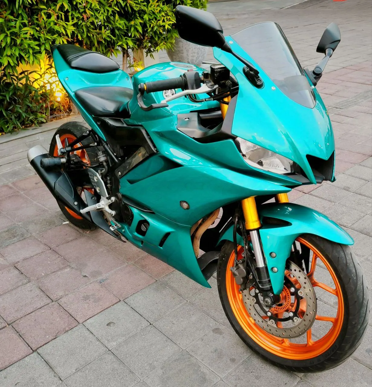 Yamaha R25 ABS Sportbike