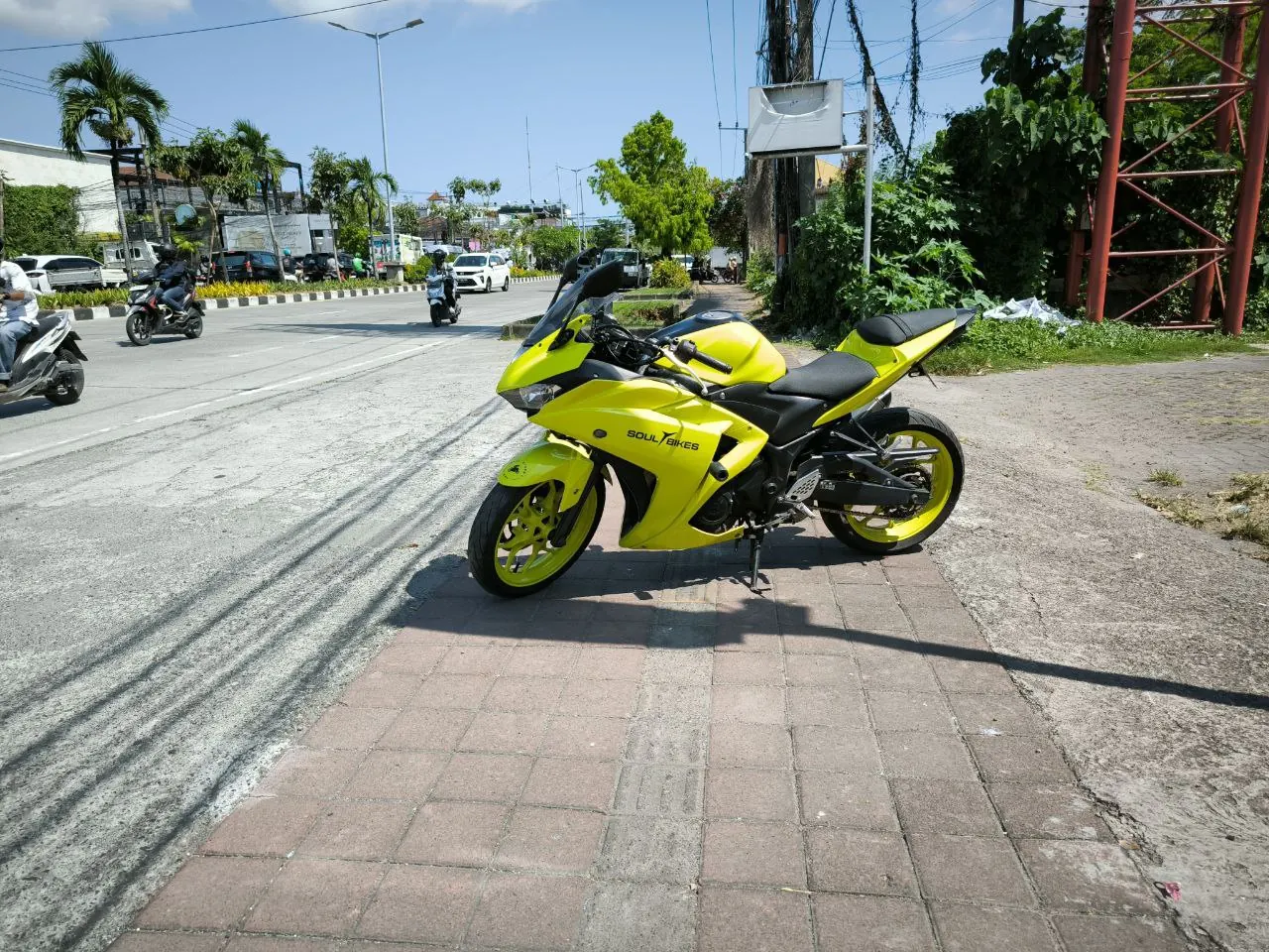 Yamaha R25 ABS Yellow 2