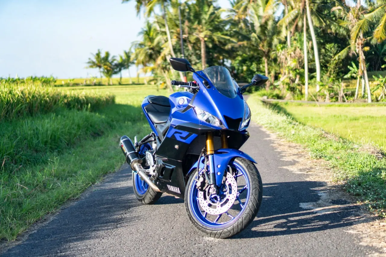 Yamaha R25 Movi Star 1