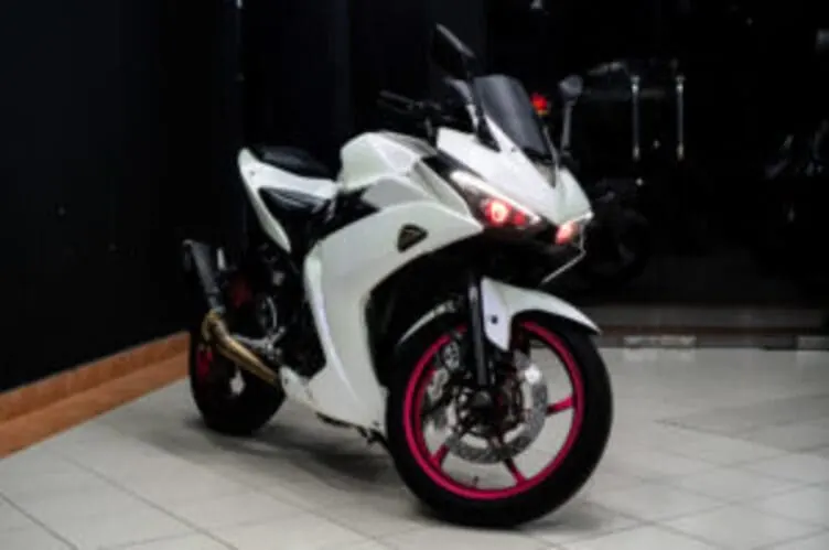 Yamaha R3 350cc ABS White Pearl 1