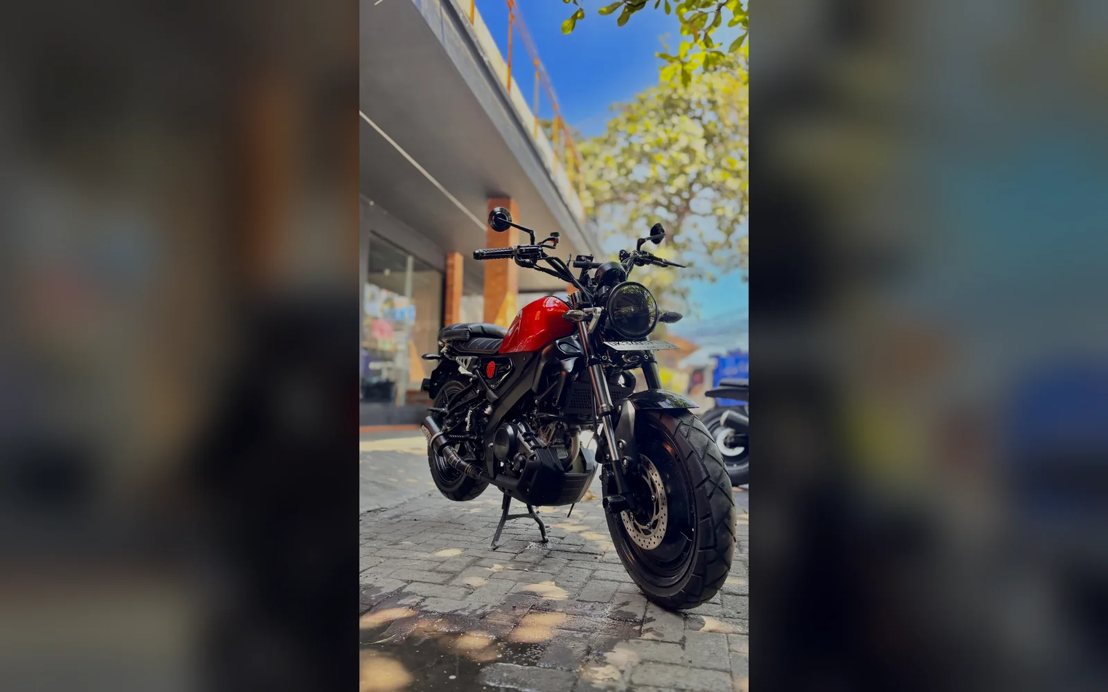 Yamaha xsr 155 custom red 02 wide