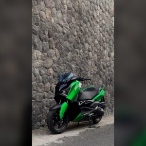 Yamaha XMAX Jungle Green Blue Screen Custom for rent in Bali, front three-quarter view